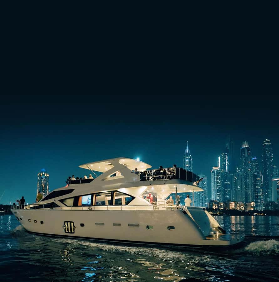 Dubai Marina: Luxury Yacht Tour with Breakfast or BBQ Option - Who will get the most from this cruise