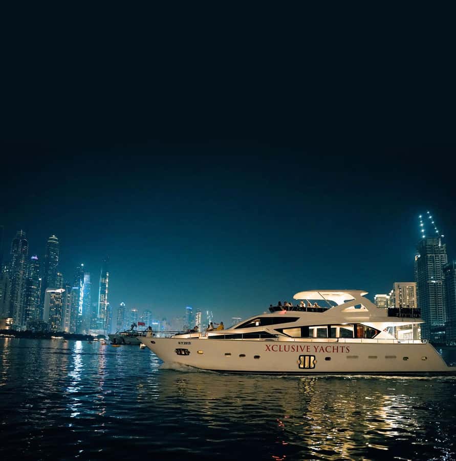 Dubai Marina: Luxury Yacht Tour with Breakfast or BBQ Option - Why this yacht trip works well in Dubai