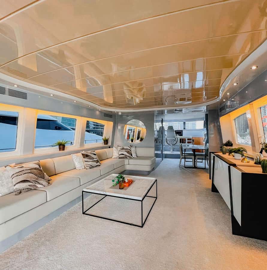 Dubai Marina: Luxury Yacht Tour with Breakfast or BBQ Option - Palm views and the Burj Al Arab