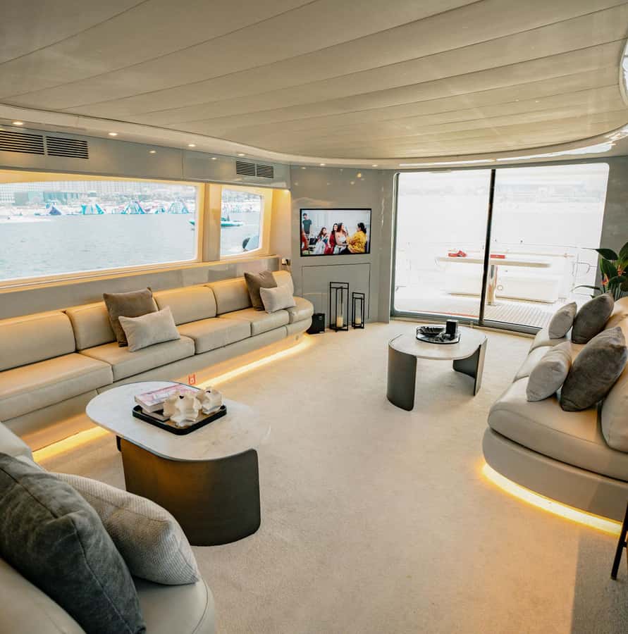 Dubai Marina: Luxury Yacht Tour with Breakfast or BBQ Option - Breakfast in the morning, BBQ after sunset
