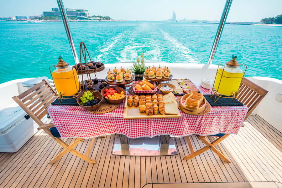 Dubai: Marina Sightseeing on Yacht with Breakfast - Key things to know before you book
