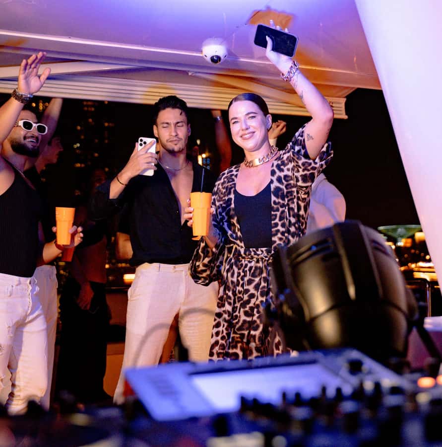 Dubai: Marina Yacht Party with BBQ, Unlimited Drinks and DJ - Quick take: what matters most