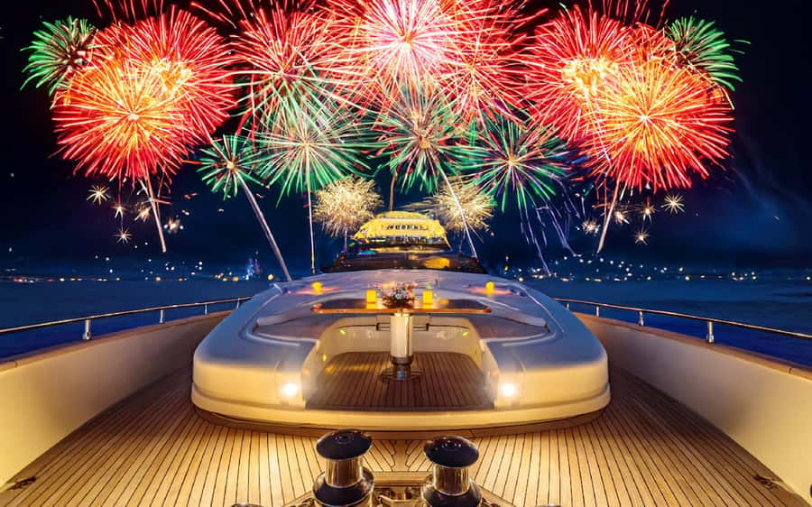 Dubai: New Year Eve Luxury Yacht Fireworks View & BBQ Cruise - Who will enjoy this cruise most