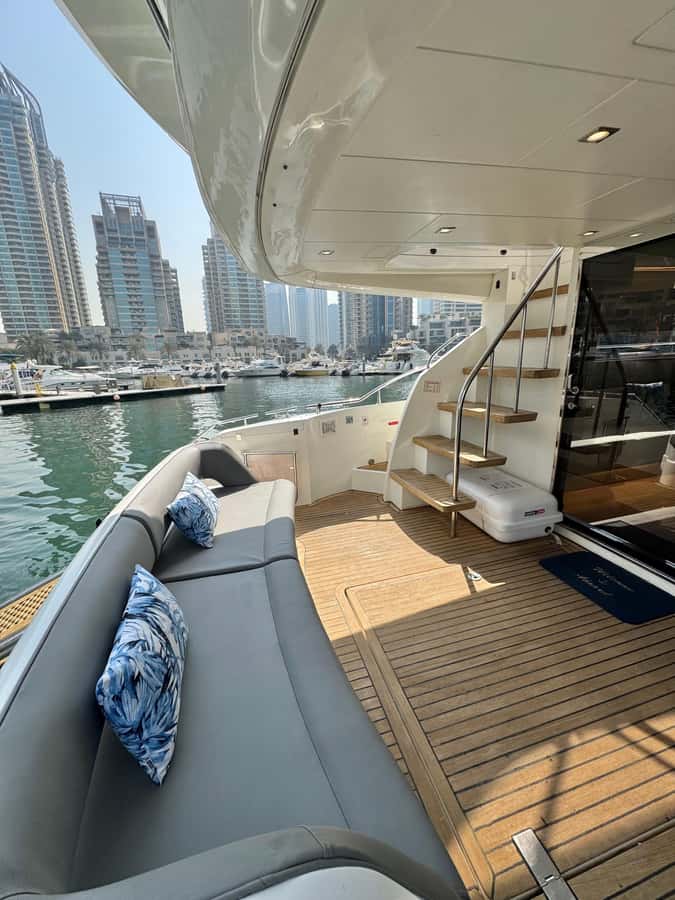 Dubai: Palm Jumeirah luxury private yacht Tour - Friendly service and a private-group feel