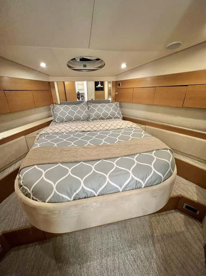 Dubai: Palm Jumeirah luxury private yacht Tour - What to bring and what to expect