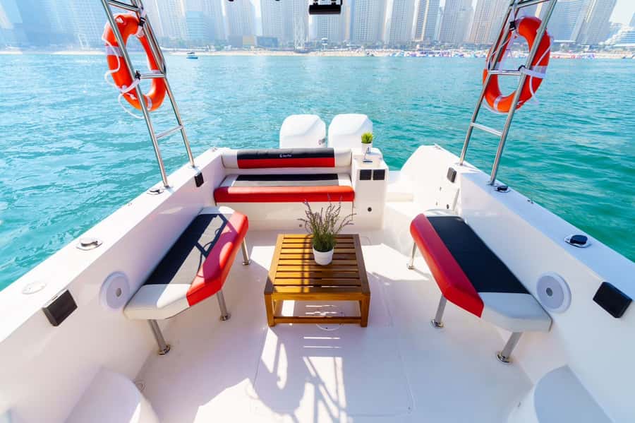 Dubai: Private Coastline Landmarks Mini-Yacht Tour - A quick cruise with a generous view of Dubai