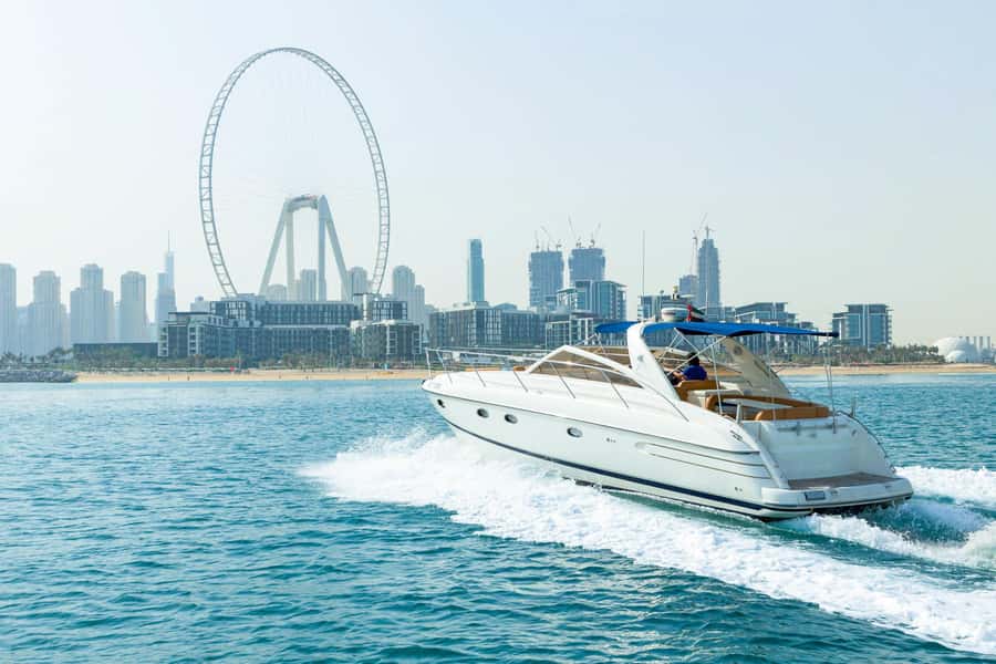 Dubai: Private Luxury Everest Yacht Cruise from Dubai Marina - Palm Jumeirah and the Atlantis photo stop