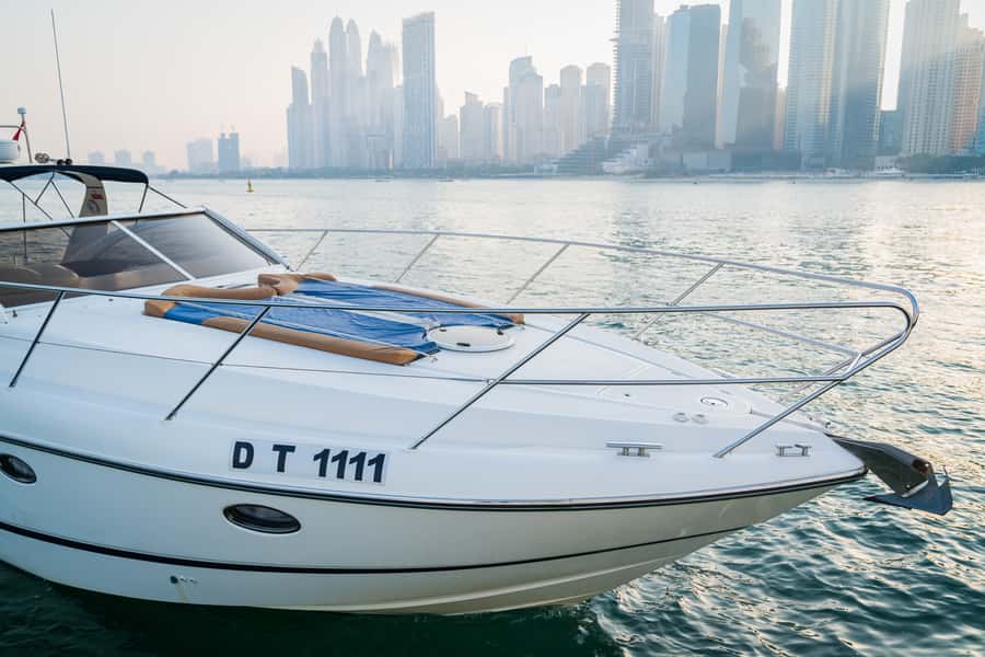 Dubai: Private Luxury Everest Yacht Cruise from Dubai Marina - How the private setup affects value