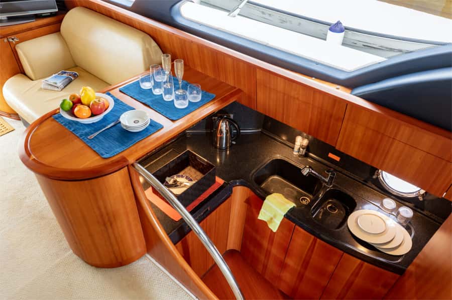 Dubai: Private Luxury Yacht Cruise for up to 20 People - Should you book it?