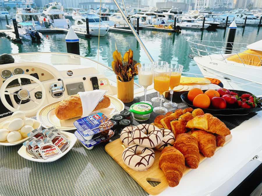 Dubai: Private Luxury Yacht Cruise + Optional Breakfast - Key points to know before booking