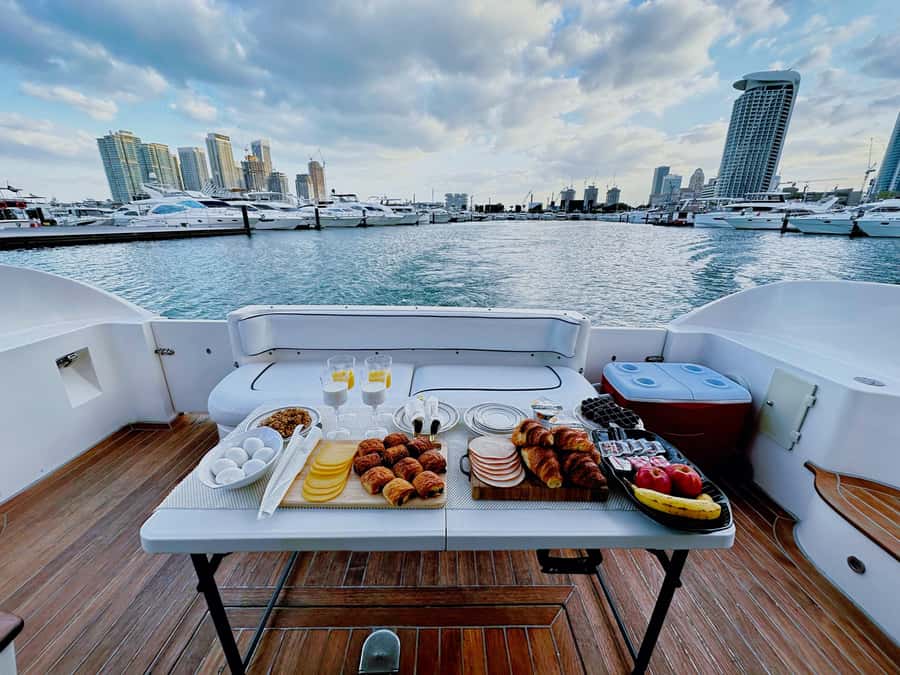 Dubai: Private Luxury Yacht Cruise + Optional Breakfast - What the $163 group price really buys