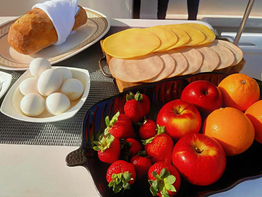 Dubai: Private Luxury Yacht Cruise + Optional Breakfast - Meeting the crew at Dubai Harbour