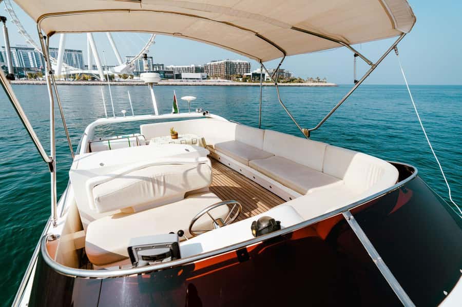 Dubai: Private Luxury Yacht Tour on a 50-Foot Yacht - What this yacht trip is really like