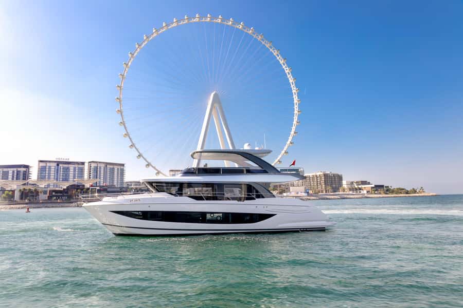 Dubai: Private VIP Luxury Yacht Tour with BBQ & Drinks - Key points at a glance