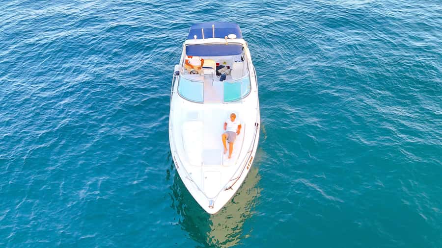 Dubai: Private Yacht Cruise for Unforgettable Memories - The one-hour Dubai Marina cruise
