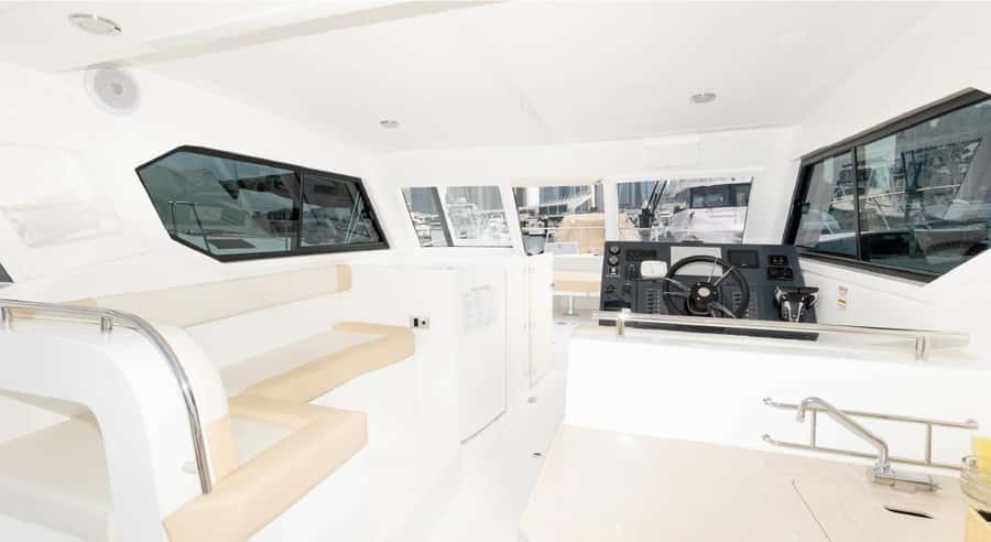 Dubai: Private Yacht Tour 36ft (+1 hr free) offer till Sep15 - What this Dubai yacht charter actually offers