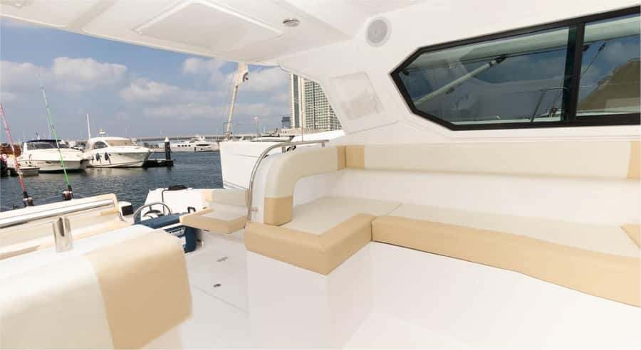 Dubai: Private Yacht Tour 36ft (+1 hr free) offer till Sep15 - Atlantis the Palm and Burj Al Arab