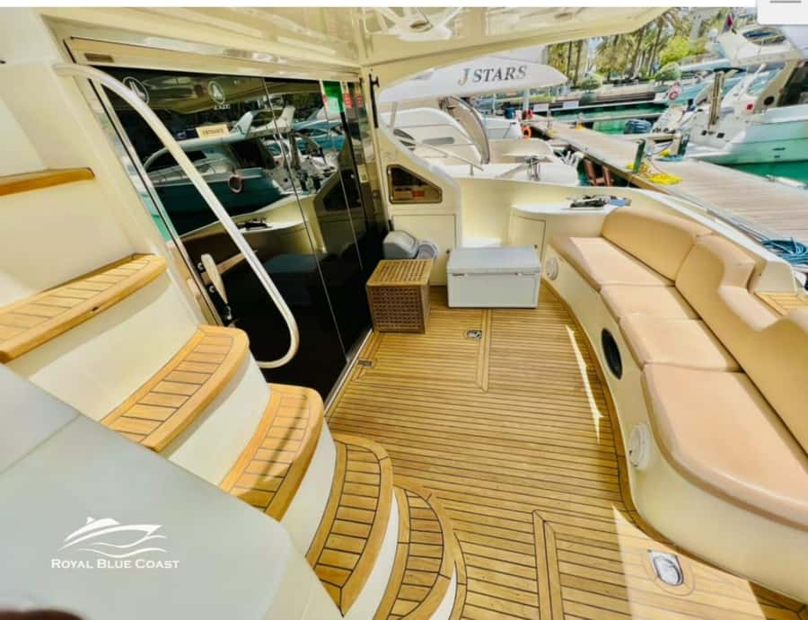 Dubai: Private Yacht Tour 50 feet - Dubai Marina and Jumeirah Beach Residence