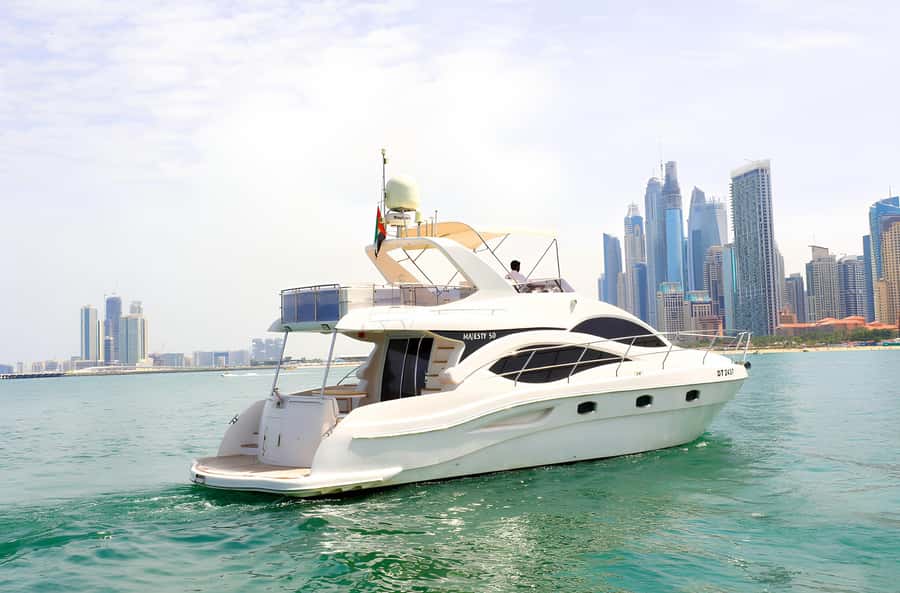 Dubai: Private Yacht Tour Experience with Soft Drinks - Key points to know before you book