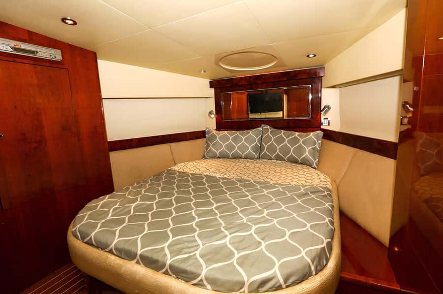 Dubai: Private Yacht Tour Experience with Soft Drinks - Food, drinks, and the practical onboard setup