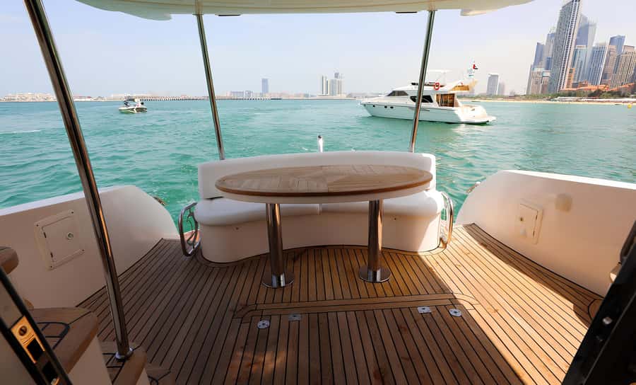Dubai: Private Yacht Tour Experience with Soft Drinks - Choosing the right length for your group