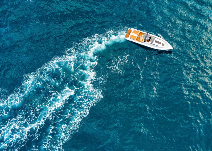 Dubai : Private Yacht Tour with Swimming at Palm Jumeirah - The first run along Dubai’s coastline