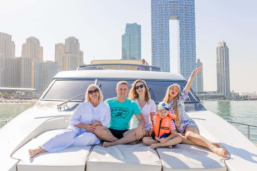 Dubai: The Luxury Yacht Tour with Live BBQ Option - The two-hour cruise: the best balance