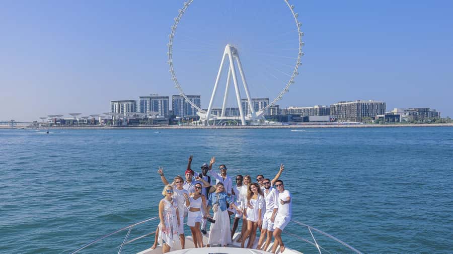 Dubai Waves & Dunes: Luxury Yacht Cruise w/ Red Dunes Safari - Who should book this desert-to-coast day?