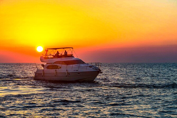 Dubai Yacht Rental - Book 58 ft Private Yacht up to 28 persons - Inside the Etosha: space for a long afternoon