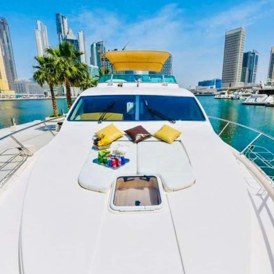 Dubai:Yacht Sightseeing with 30mins Jet-ski on Ain Dubai - Bluewaters Island and Ain Dubai from the water