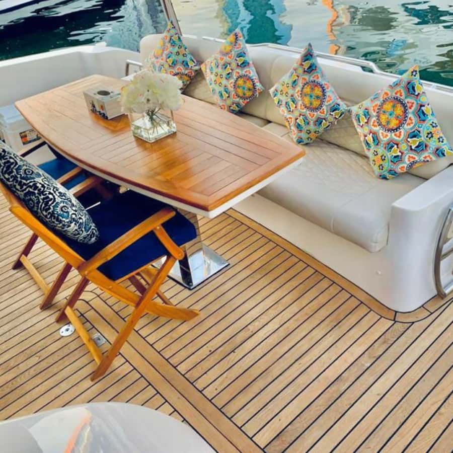 Dubai:Yacht Sightseeing with 30mins Jet-ski on Ain Dubai - Who will enjoy this yacht cruise most?