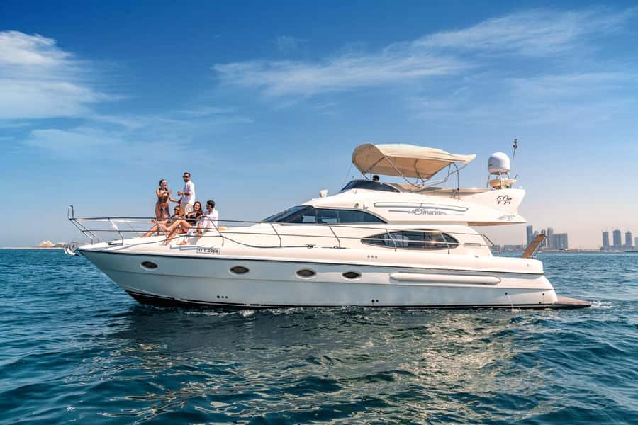 Dubai Yacht Tour - Boat Trip upto 12 guests Private event - Key points before you book