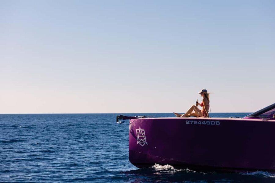 Dubrovnik: Private Luxury Yacht Tour to the Elaphite Islands - Setting out from Dubrovnik on a private yacht
