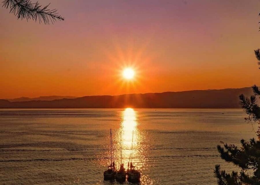 Dubrovnik:Romantic Sunset with a bottle of wine on a yacht - What the two-hour sailing portion feels like