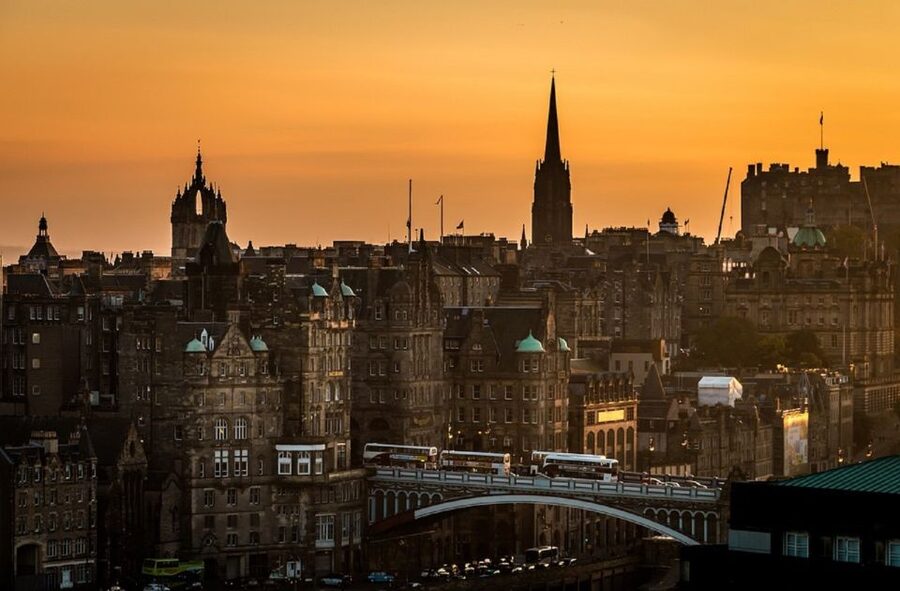 Edinburgh Shore Excursion: City Tour & Royal Yacht Britannia - What this Edinburgh shore excursion does well