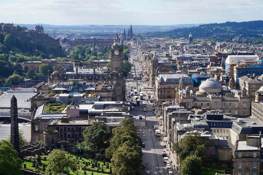 Edinburgh Shore Excursion: City Tour & Royal Yacht Britannia - Holyroodhouse and the baroque end of the Royal Mile