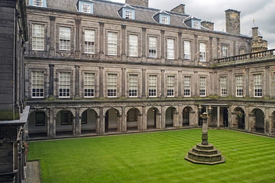 Edinburgh Shore Excursion: City Tour & Royal Yacht Britannia - Walking the Royal Mile and its narrow wynds