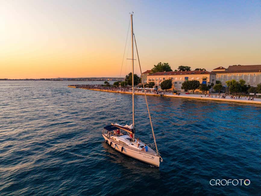 Elegant Sunset cruise under sails,large yacht,full comfort - Sailing the city channel toward sunset