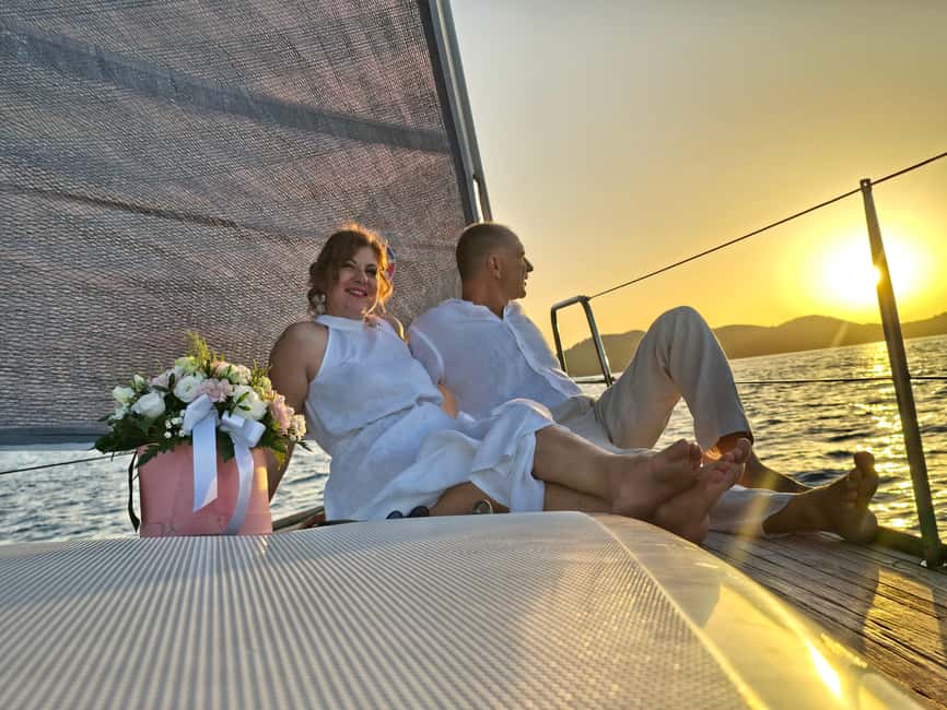 Elegant Sunset cruise under sails,large yacht,full comfort - Best occasions for this sailing trip