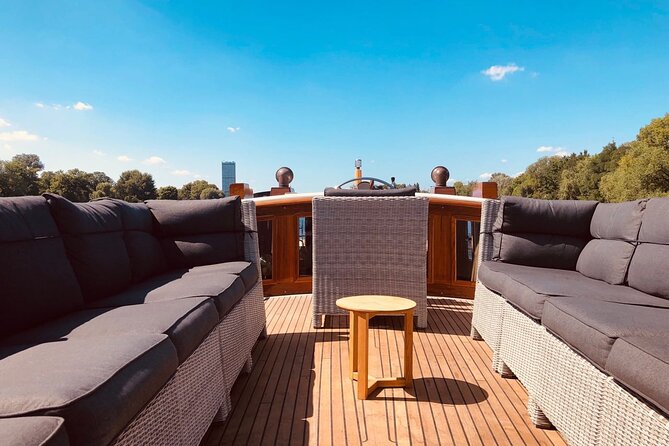 Evening aperitif tour aboard the motor yacht Fitzgerald - The old quarter near Alexanderplatz