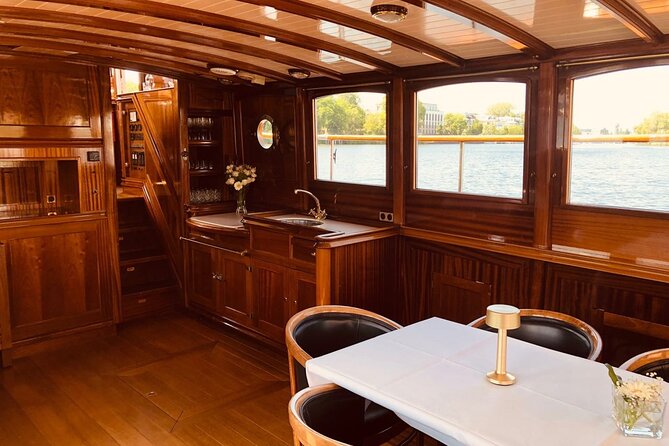 Evening aperitif tour aboard the motor yacht Fitzgerald - The monumental column and observation tower