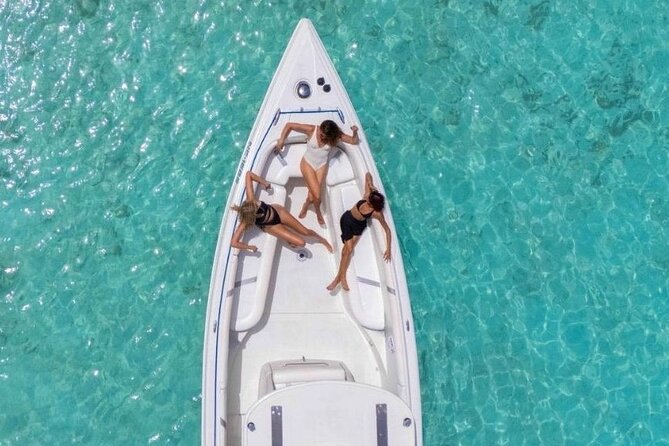 Exclusive 38ft Yacht Charter Experience in Klein Curaçao - The boat ride to Klein Curaçao