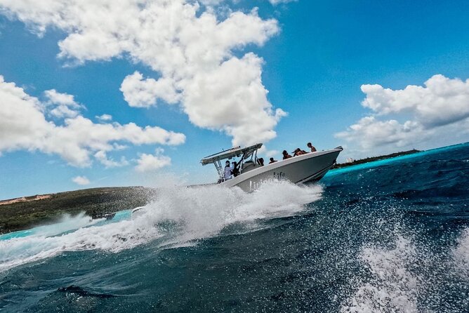 Exclusive 38ft Yacht Charter Experience in Klein Curaçao - BBQ lunch under shade or aboard