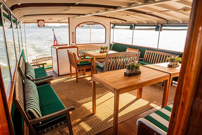 Fall Foliage Cruise on Yacht Full Moon from Chelsea Piers - What the Yacht Experience Adds