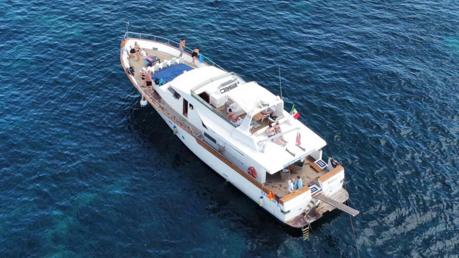 Favignana e Levanzo: tour condiviso Yacht Shalimar IV - Levanzo, the quiet first swim