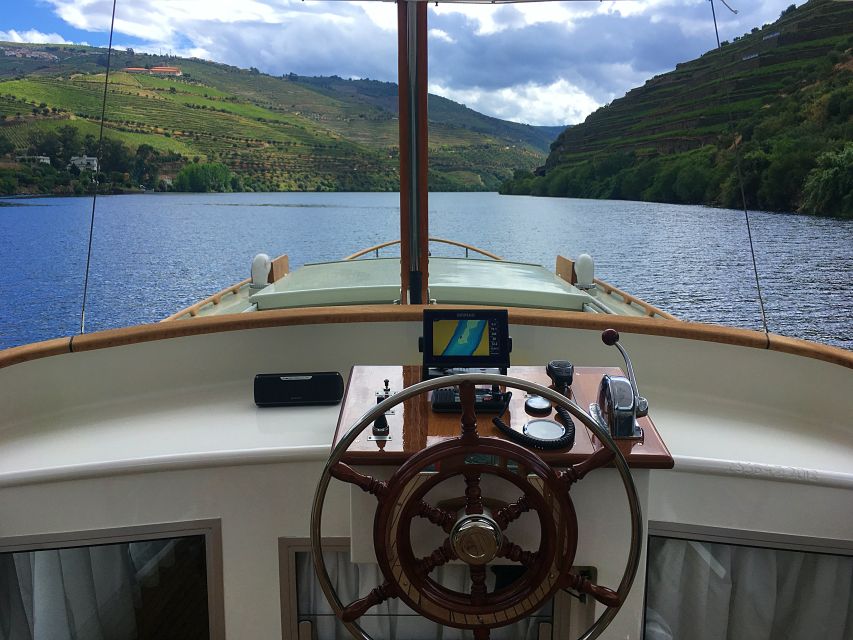 From Pinhão: Private Yacht Cruise along the Douro River - What happens during the 1 to 4 hour cruise