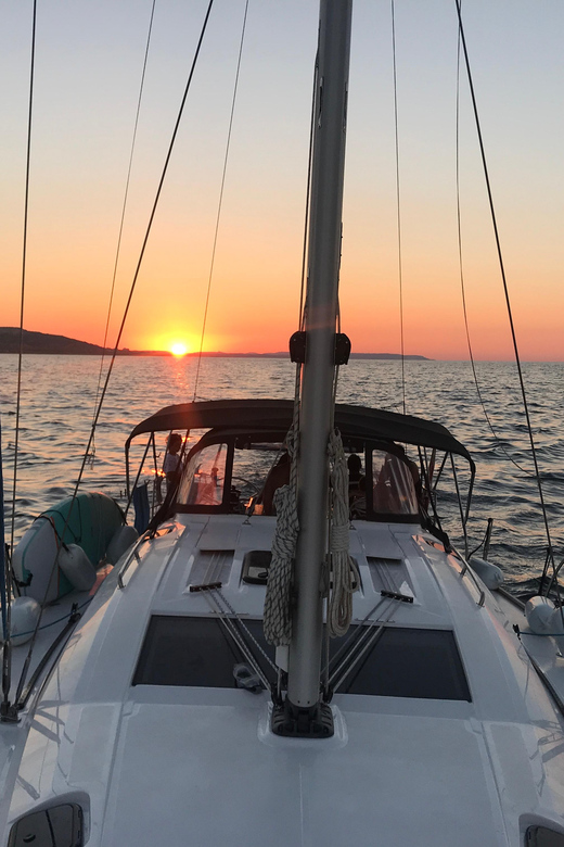 From Valletta: Romantic Sunset Cruise on a Sailing Yacht - Manoel Island, Rinella Bay, and dinner under the stars