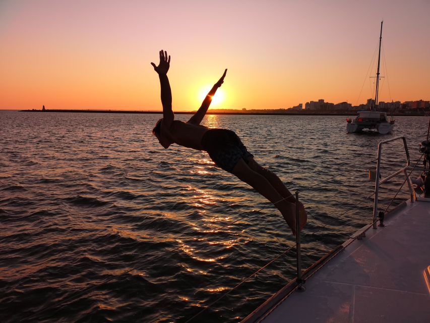 From Vilamoura: Sunset Tour on a Luxury Sailing Yacht - Sunset over the Algarve horizon