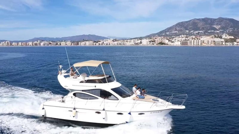 Fuengirola : 2 hours LUXURY Yacht Dolphin Trip DRINKS SNACKS - Two hours along the Costa del Sol