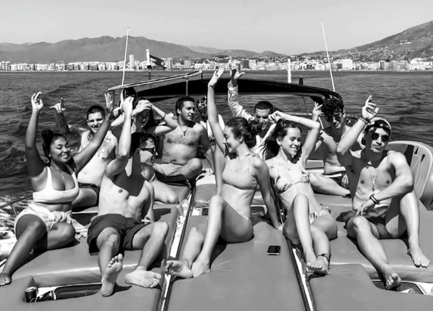 Fuengirola: Dolphin Watching by Yacht with Snacks and Drinks - Key points at a glance